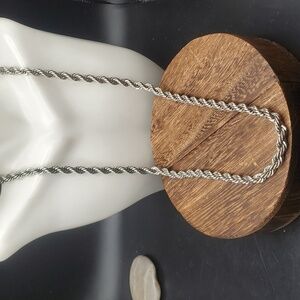 Avon‎ thick rope chain braided estate necklace N3308